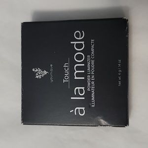 YOUNIQUE touch a la mode- benevolent